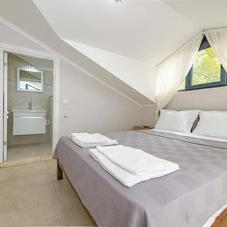 Hotel Lina Oeluedeniz/fethiye 3*